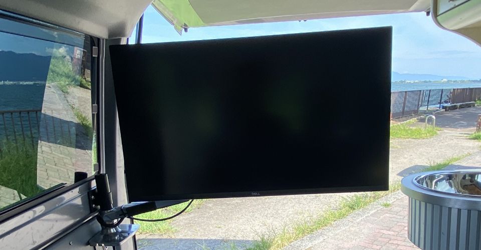 10万本のDVDの中から好きな作品を借りて車内で観られる!
